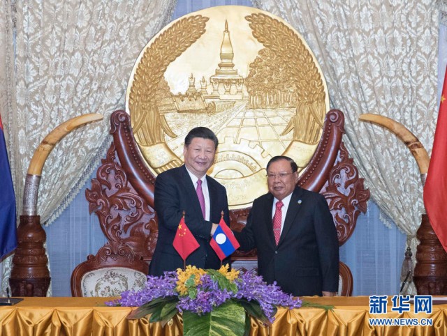 习近平同老挝人民革命党中央委员会总书记国家主席本扬举行会谈