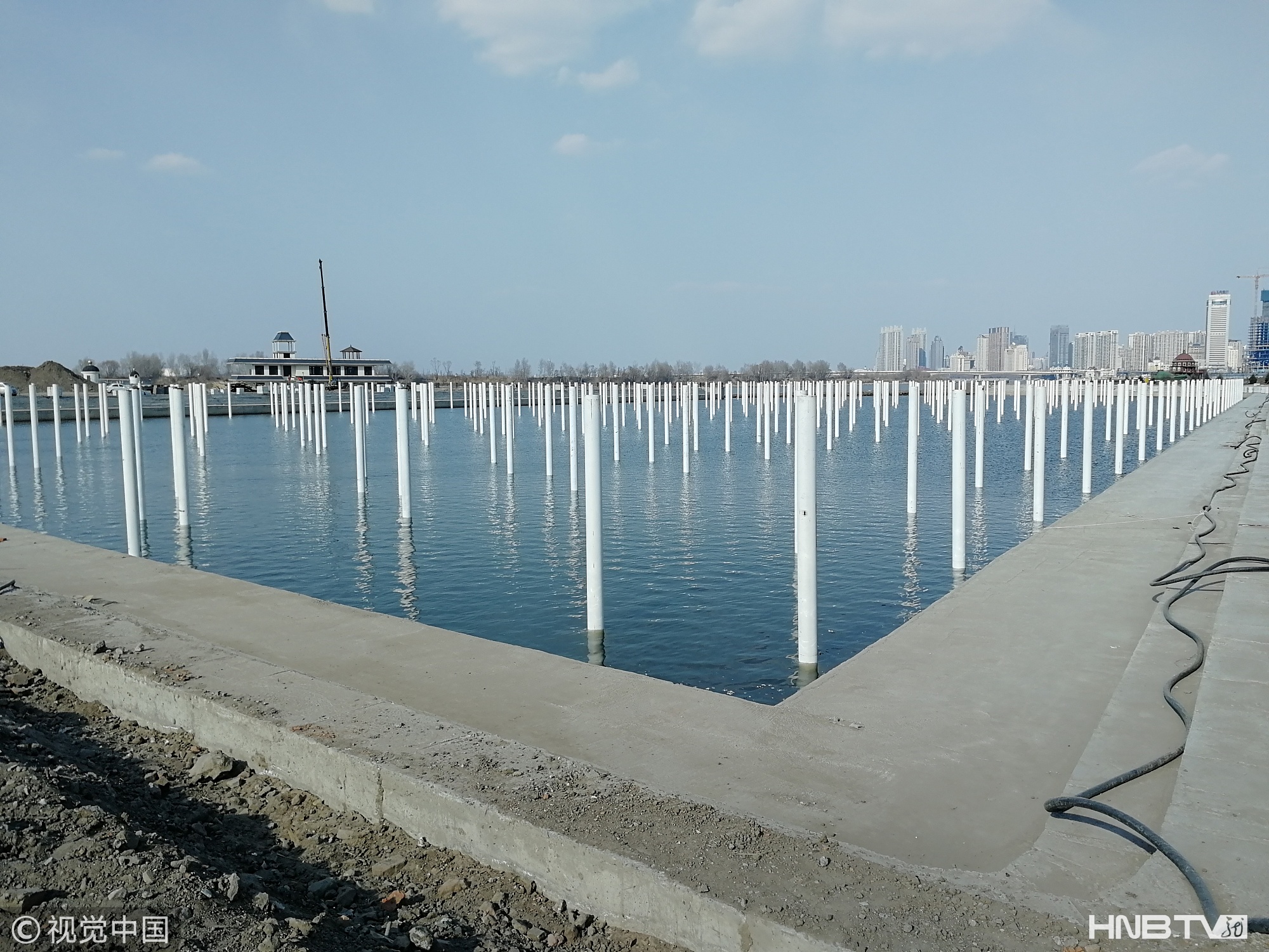 哈尔滨人工湖内打造游艇码头（组图）