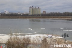 黑龙江黑河段大面积融化开始进入春季流冰期