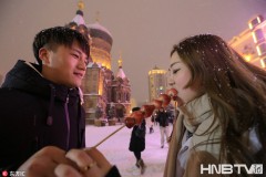哈尔滨大雪纷扬 情侣雪中自拍秀浪漫（组图）
