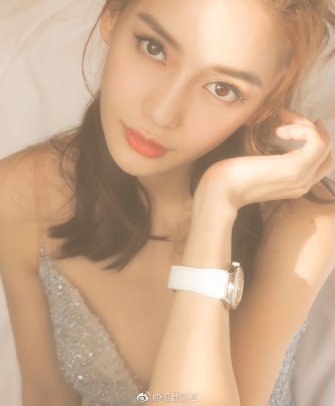 新浪娱乐评论: 0分享查看数: 11 x 近日,angelababy通过ins晒出了一组