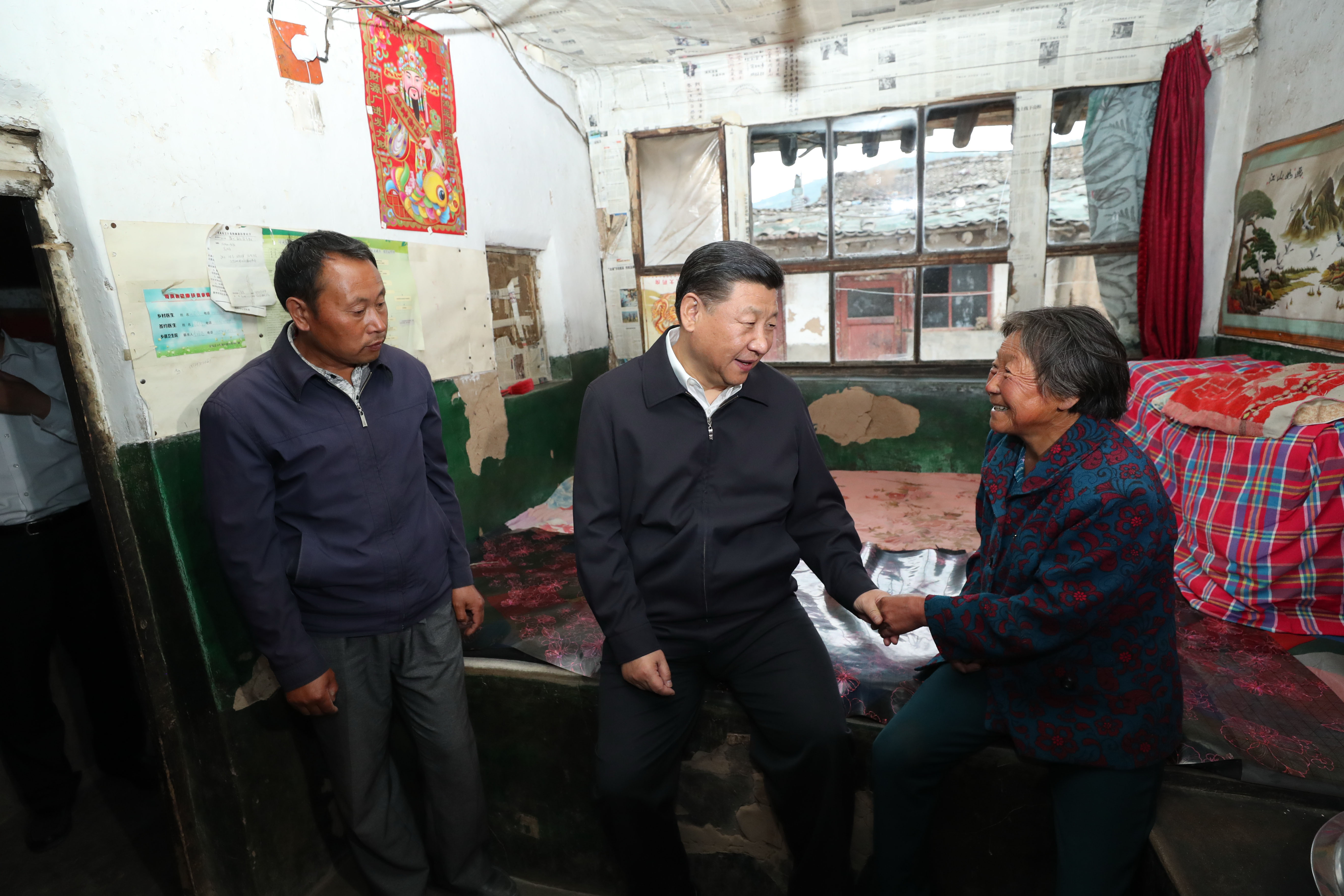 2017年6月21日，習近平總書記來到山西省忻州市岢嵐縣趙家洼村看望貧困村民王三女。