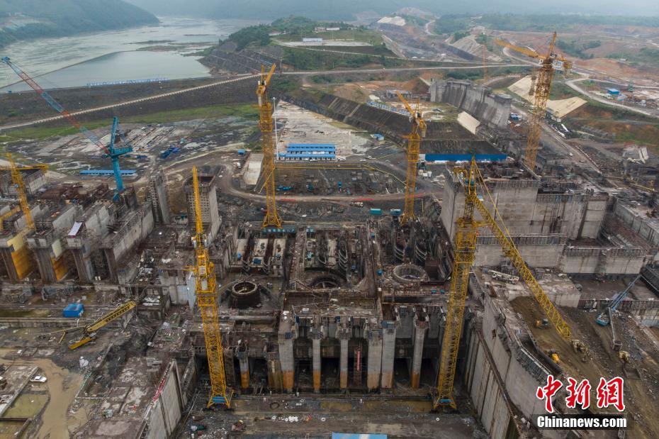广西大藤峡水利枢纽工程正在紧张施工