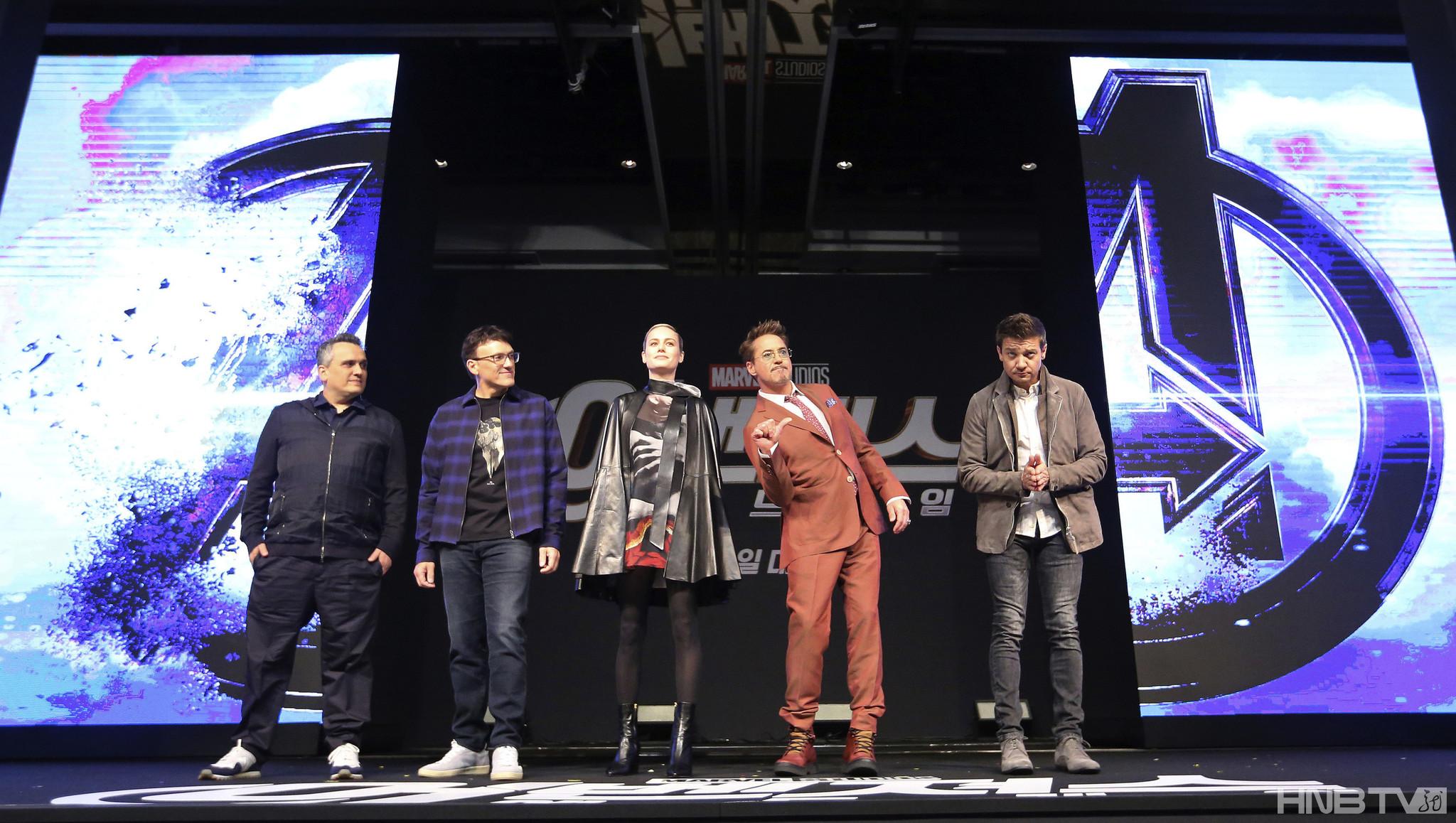 布丽-拉尔森出席《复仇者联盟4》韩国发布会 身披“战袍”斗篷帅气亮相